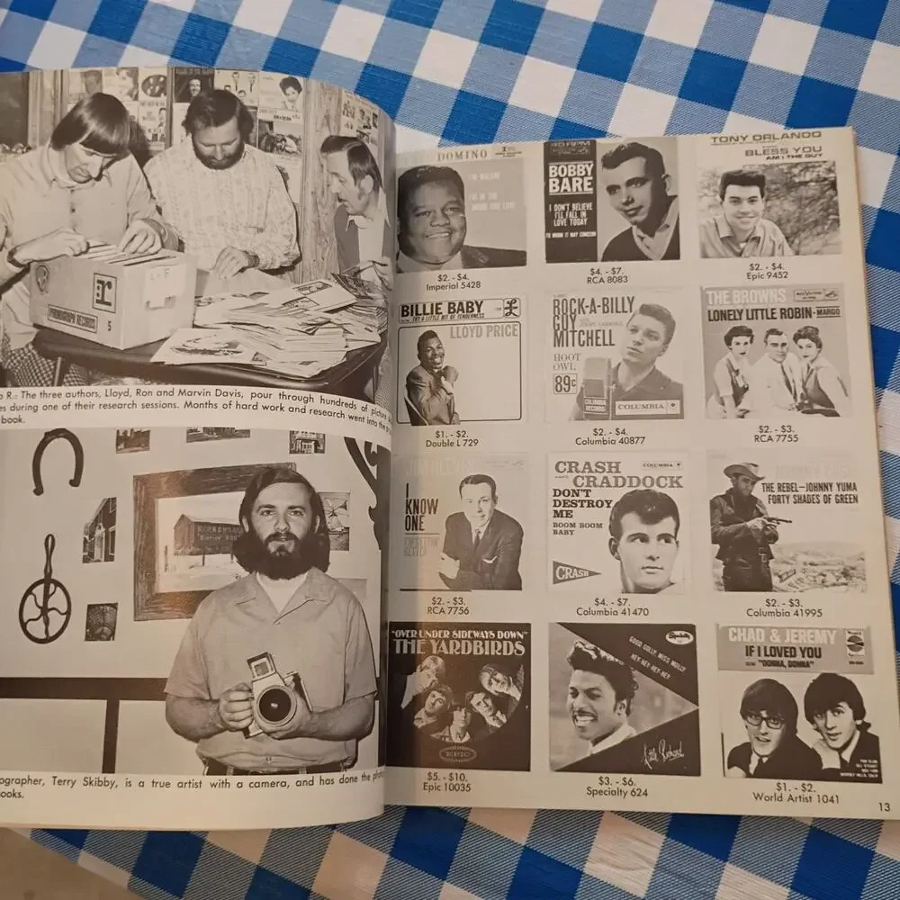 Collectors Price Guide to 45 R.P.M. Picture Sleeves by Ron Lloyd and Marvin Davi